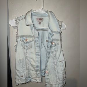 Arizona women’s Jean vest Size M